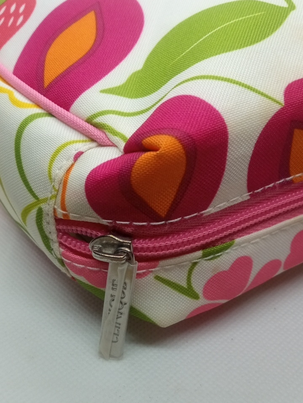 CLINIQUE SUMMER MAKEUP BAG - Picture 6 of 7